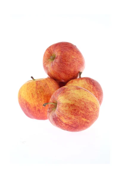 Pomme Gala Entière Demi Rouge Avec Des Feuilles Vertes Isolées — Photo