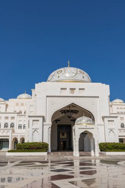 Abu Dabi, Birleşik Arap Emirlikleri 13 Aralık 2025: Abu Dabi 'deki BAE Başkanlık Sarayı, Qasr Al Watan Cephesi.