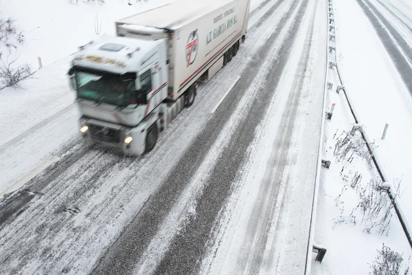 Winter traffic on the motorway — Stock Photo, Image