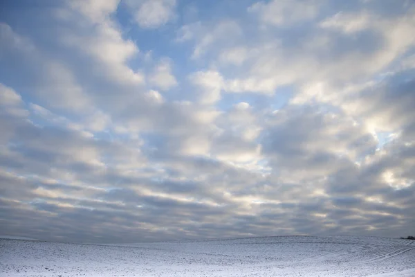 Molnigt Himmel Över Ett Fält Täckt Snö Danmark Själland Regionen — Stockfoto