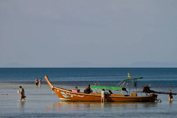 Beach Ththailand Summer Arrival Long Tail Boat — стоковое фото