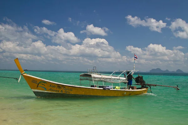 Barca Coda Lunga Che Naviga Thailandia Verso Isola — Foto Stock