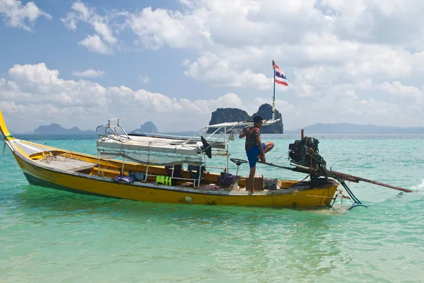 Bateau Longue Queue Naviguant Thaïlande Vers Une Île — Photo