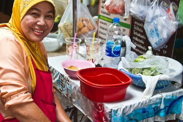 Mujer Trabajando Calle Bangkok Haciendo Vendiendo Comida —  Fotos de Stock