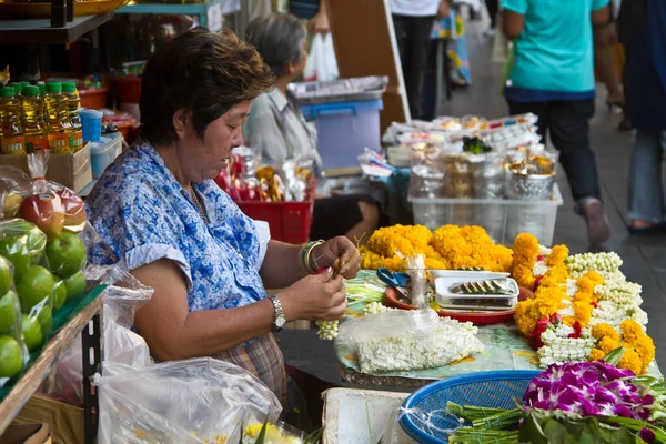 Mujer Trabajando Calle Bangkok Haciendo Vendiendo Comida —  Fotos de Stock