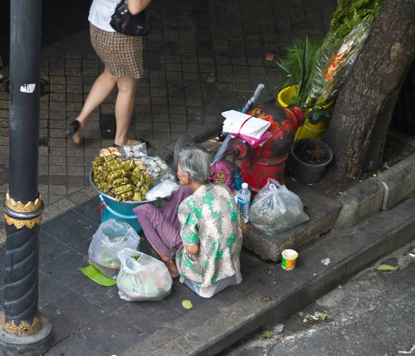 Calle Bangkok Pequeñas Tiendas Actividades Anciana Vendiendo Comida —  Fotos de Stock