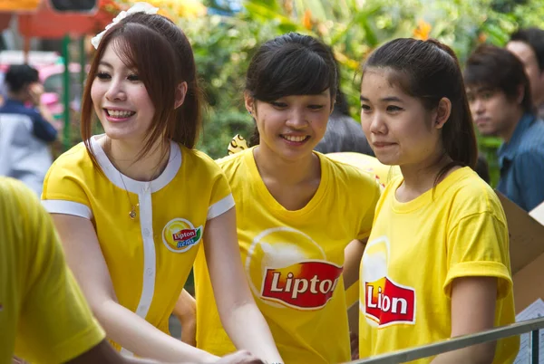 Ragazze Che Fanno Annunci Pubblicitari Lipton Bangkok Thailandia — Foto Stock