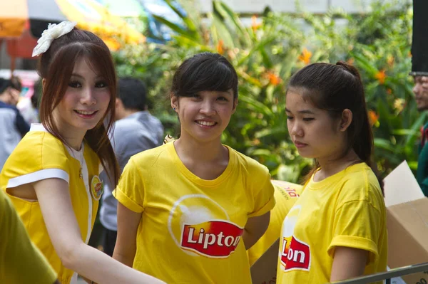 Ragazze Che Fanno Annunci Pubblicitari Lipton Bangkok Thailandia — Foto Stock