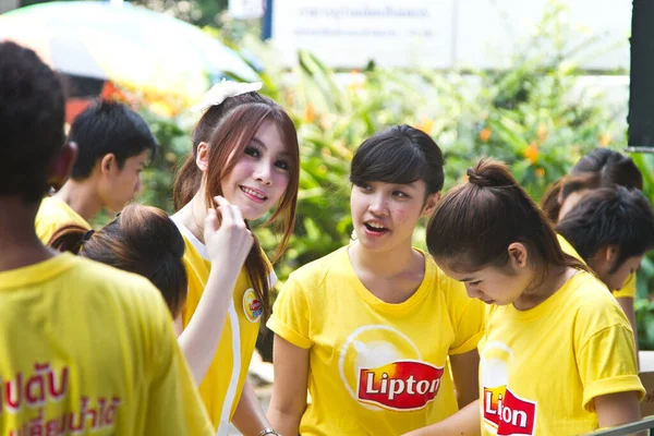 Ragazze Che Fanno Annunci Pubblicitari Lipton Bangkok Thailandia — Foto Stock