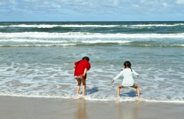 Sahildeki çocuklar.