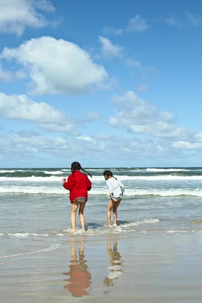 Crianças na praia — Fotografia de Stock