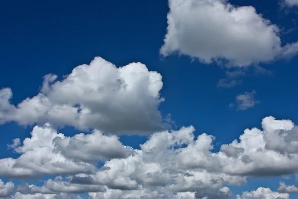 Cielo azul con formación de nubes —  Fotos de Stock