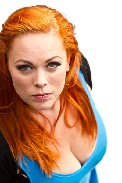 Kızıl saçlı kız pin-up tarzı portre