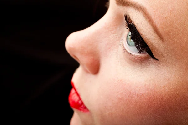 Kızıl saçlı kız pin-up tarzı portre — Stok fotoğraf