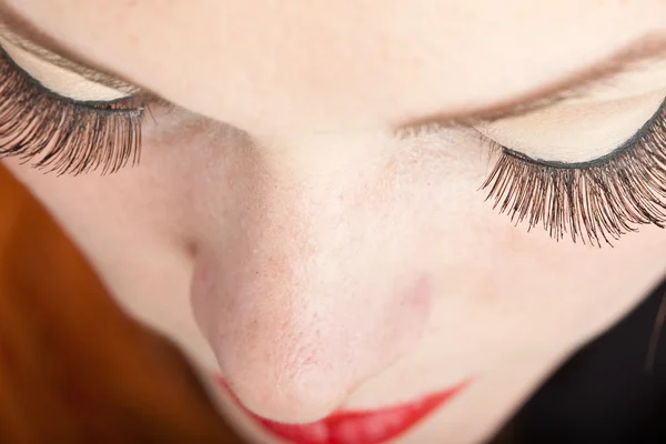 Rood haar meisje in pin-up stijl portret — Stockfoto