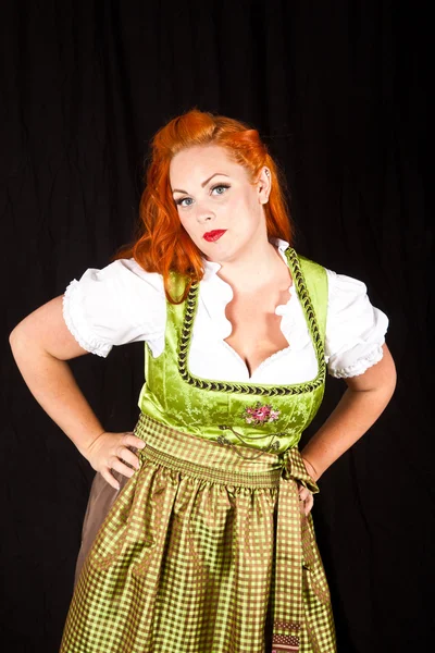 Flicka med en bayersk tyska klänning — Stockfoto