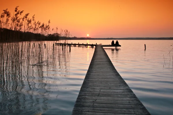 Lago in denmark con un pontile in inverno girato con colore laureato — Foto Stock