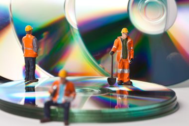 Minyatür insanlar CD'leri ile