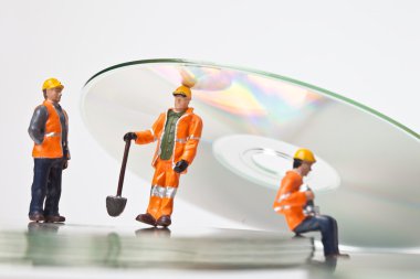CD ile minyatür çalışanları