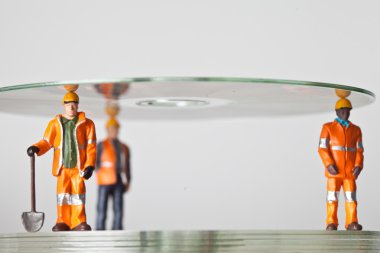 CD ile minyatür çalışanları