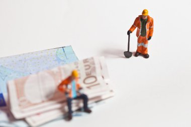 Euro banknot ile minyatür çalışanları