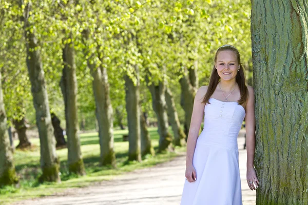 Meisje op de dag van bevestiging — Stockfoto