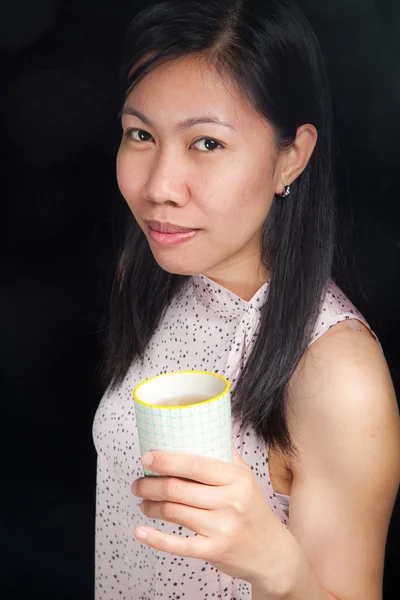 Portrét asijské dívky, čaj — Stock fotografie