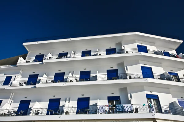 Hotel na cidade grega — Fotografia de Stock