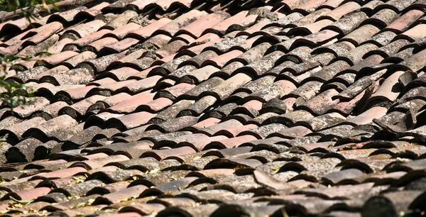 Telhas de barro telhado vermelho — Fotografia de Stock