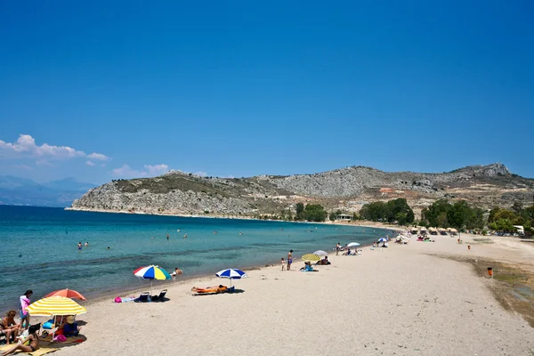 People resting at the beach — Stock Photo, Image