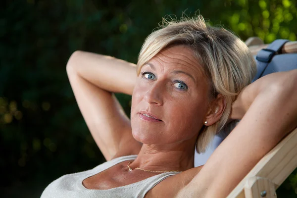 Blonde woman relaxing — Stock Photo, Image