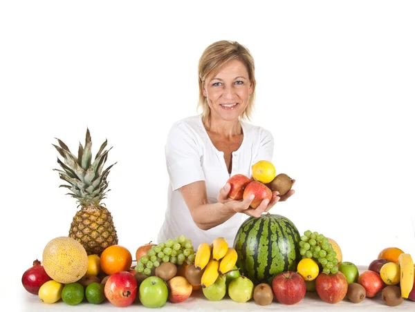 Mujer rubia con frutas —  Fotos de Stock