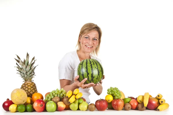 Blondýnka s ovocem — Stock fotografie