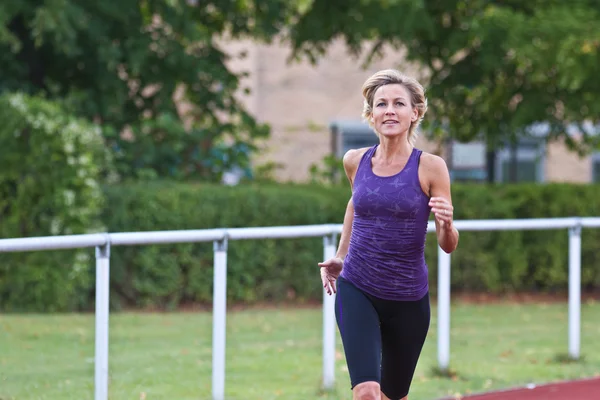 Vrouwen die sport bedrijven — Stockfoto