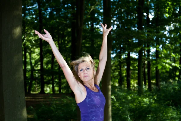 운동을 하는 여자 — 스톡 사진
