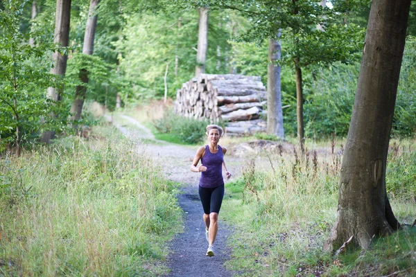 Vrouwen die sport bedrijven — Stockfoto