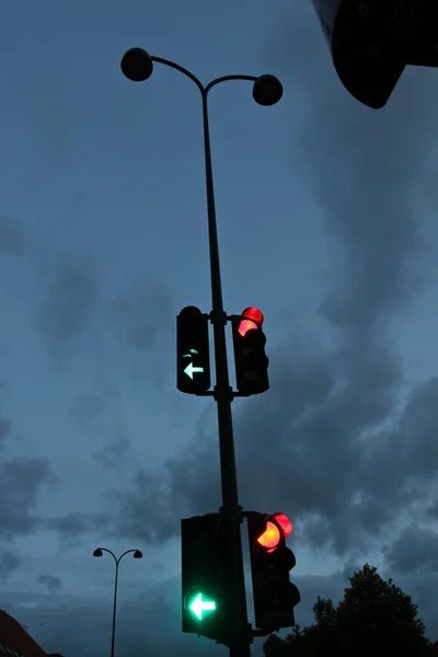 Verkeerslichten in de nacht — Stockfoto