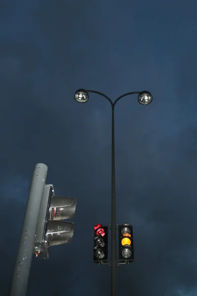 Verkeerslichten in de nacht — Stockfoto