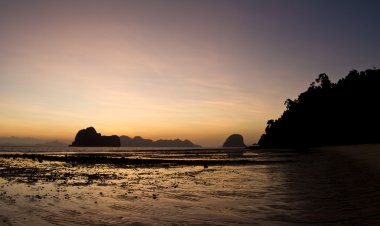 Sunset Beach deki Krabi Thailand