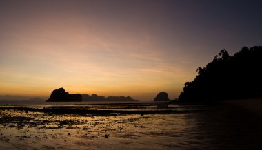 Sunset Beach deki Krabi Thailand