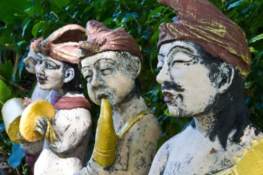 Resimler ve nesneler bir tapınak