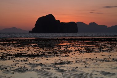 Sunset Beach deki Krabi Thailand