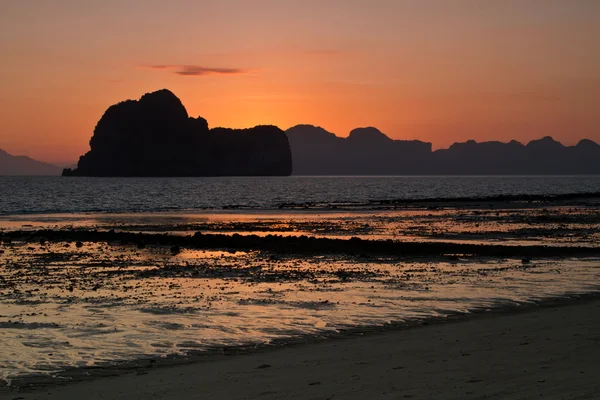 Sunset at beach in Krabi Thailand — Stock Photo, Image