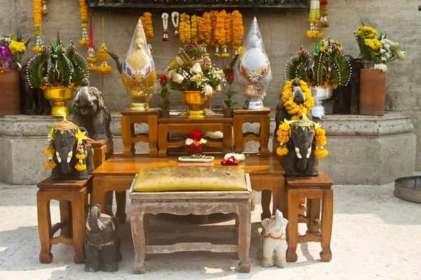 Tables dans un temple — Photo