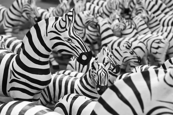 Zebra de madeira em um mercado na Tailândia — Fotografia de Stock