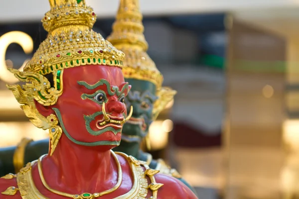 Statues in Bangkok airport — Stock Photo, Image