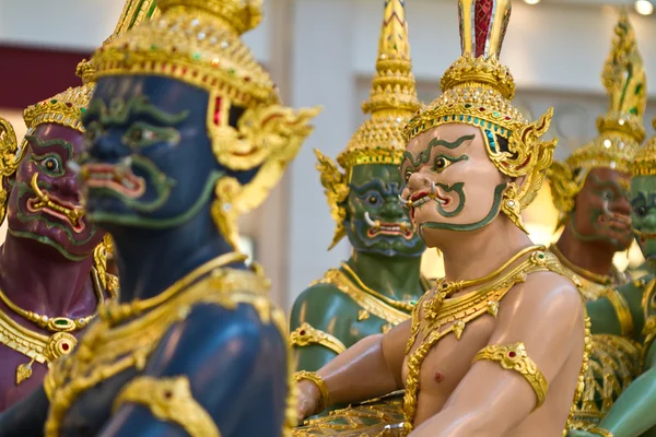 Estatuas en Bangkok aeropuerto — Foto de Stock
