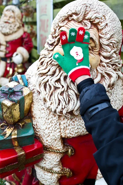 Santa Claus statue with a hand on the face — Stock Photo, Image