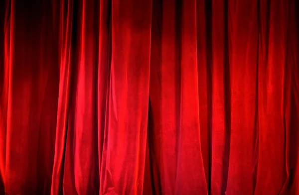 Parte de una cortina roja iluminada — Foto de Stock