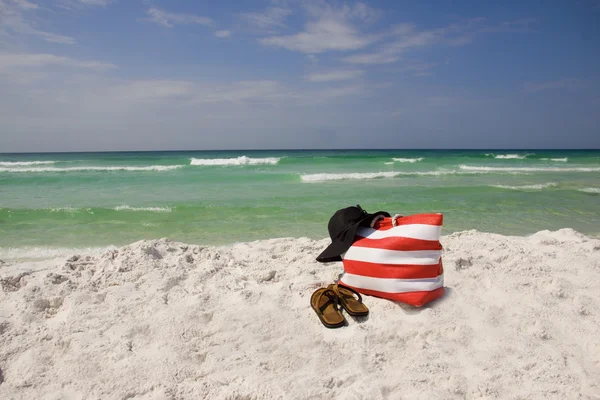 Beach Bag Hat Sandals Horizon — Stock Photo, Image